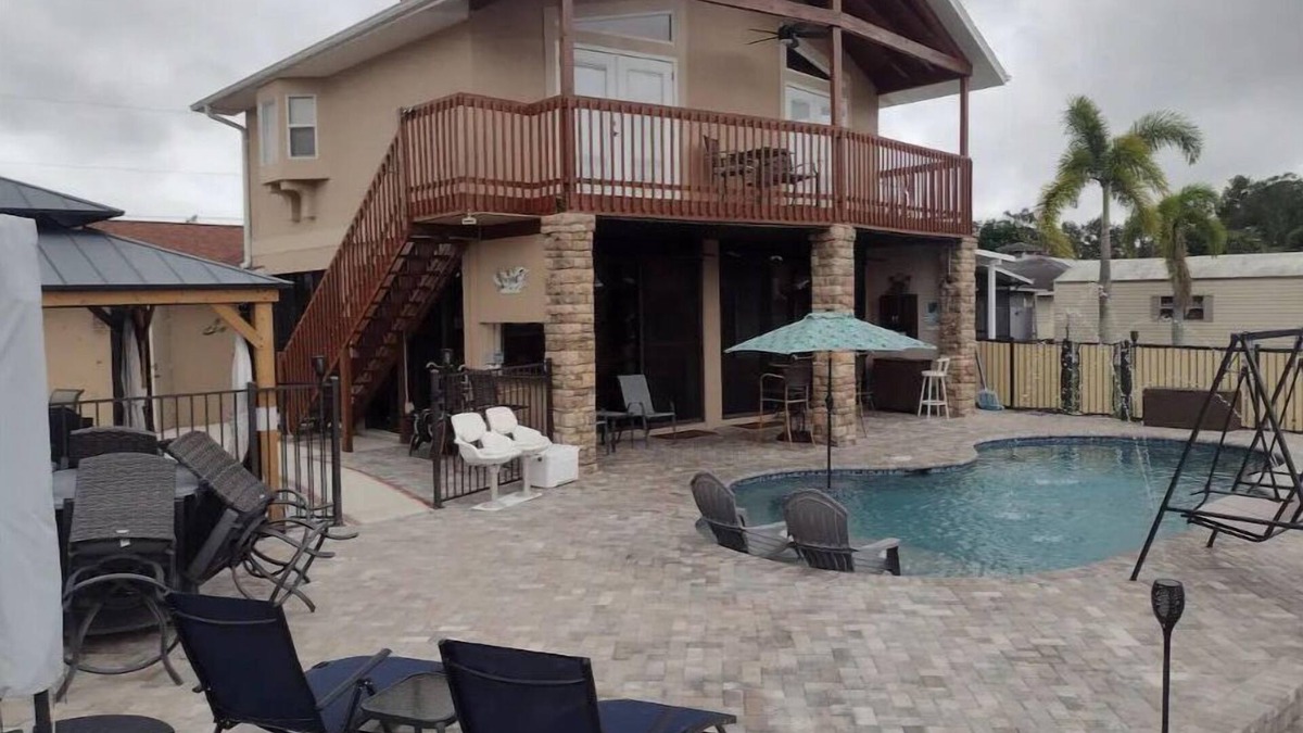 Fort Myers Shores House | Caloosahatchee's Family Retreat and Tiki Bar