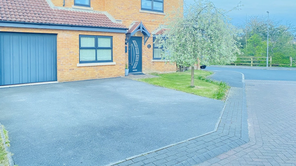 Thurnscoe House | Calvary Hill - 4 Bed Holiday Home BBQ Large Garden