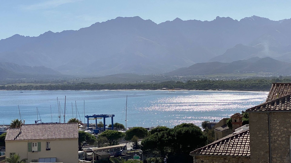 Calvi Apartment | CALVI, T2, Sea view, Wifi, beach and center 5 mn away, Air-conditioned, 4personnes