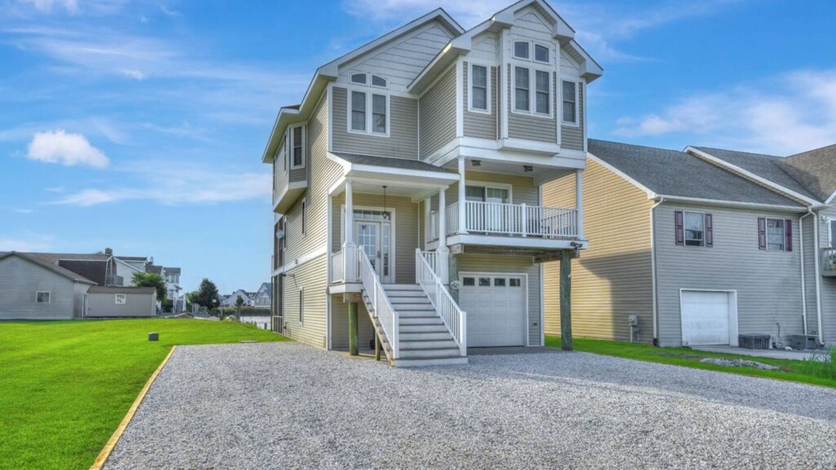 Captain's Cove House | Calypso is a breathtaking Waterfront Vacation Home in Captain`s Cove.