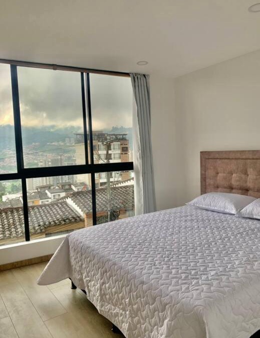 Manizales Apartment | Cama Queen, Vista a las Montañas
