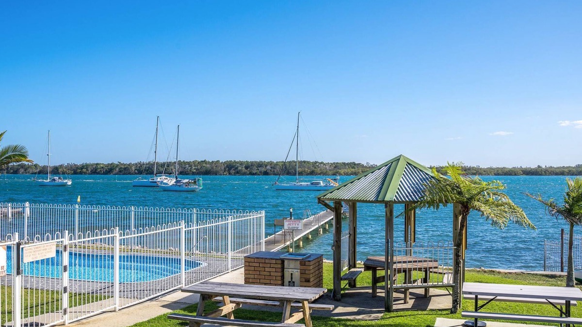Iluka Apartment | Camawood Unit 1 magnificent views up the Clarence River
