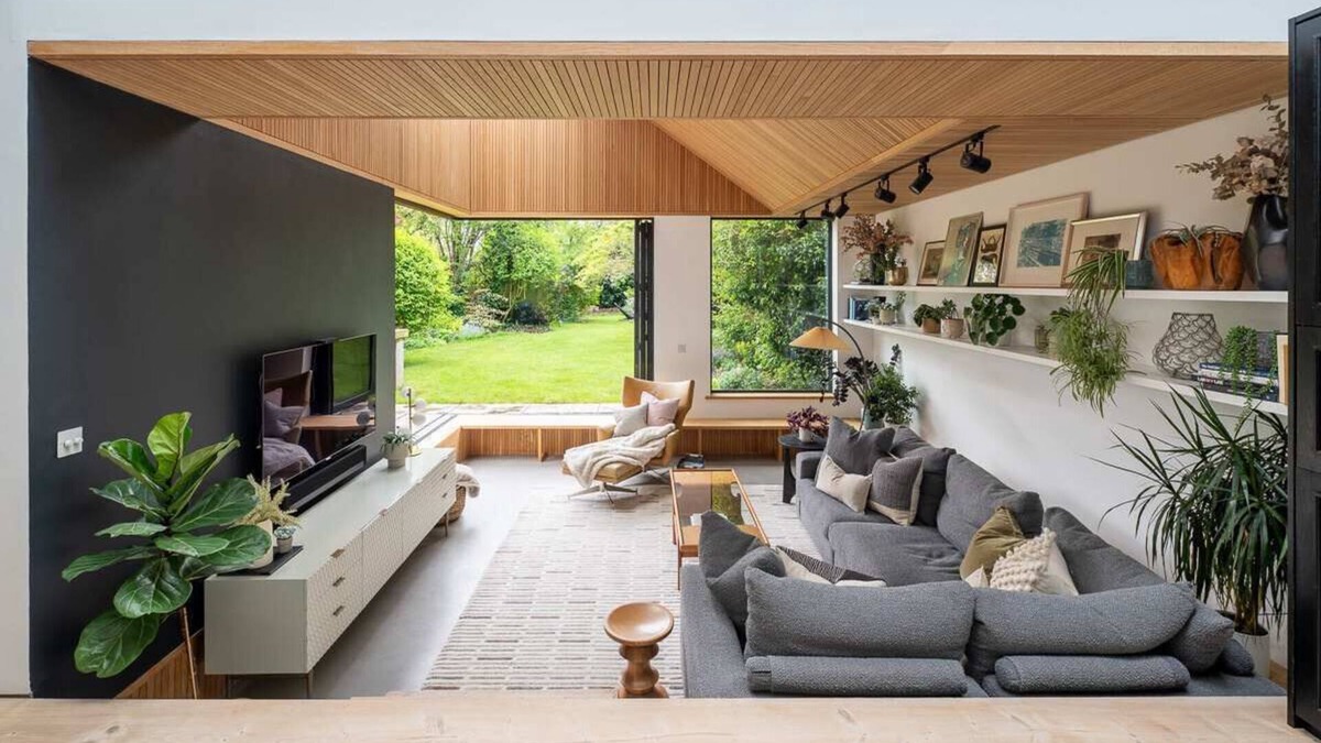 Cambridge House | Cambridge Skylit Serenity: Family-Friendly Retreat