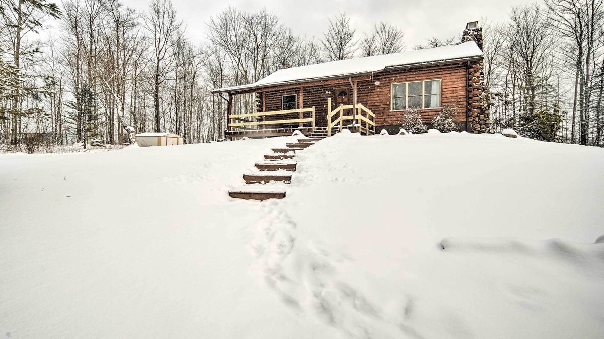 Cambridge Springs Cabin | Cambridge Springs Cabin Near French Creek!