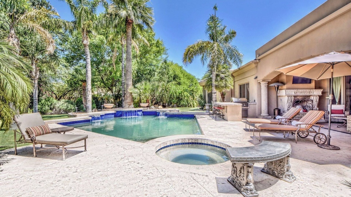 Paradise Valley House | Camelback Compound - 8 BR all ensuites. Heated Pool & Spa, Golf & 2 Guest Houses