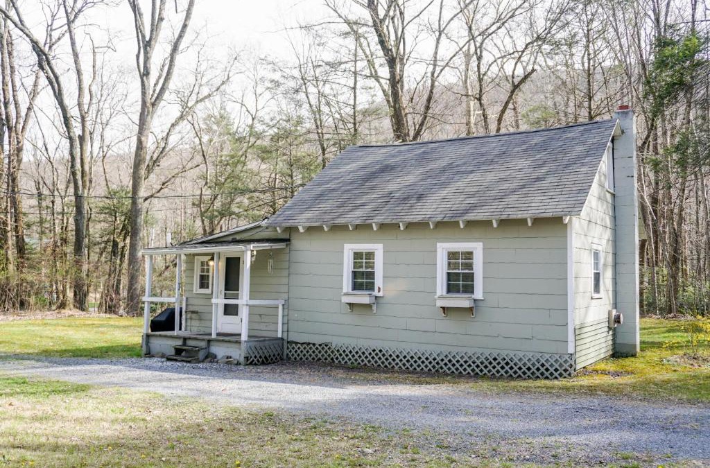 Tannersville House | Camelback cottage - on ONE ACRE & near local attractions