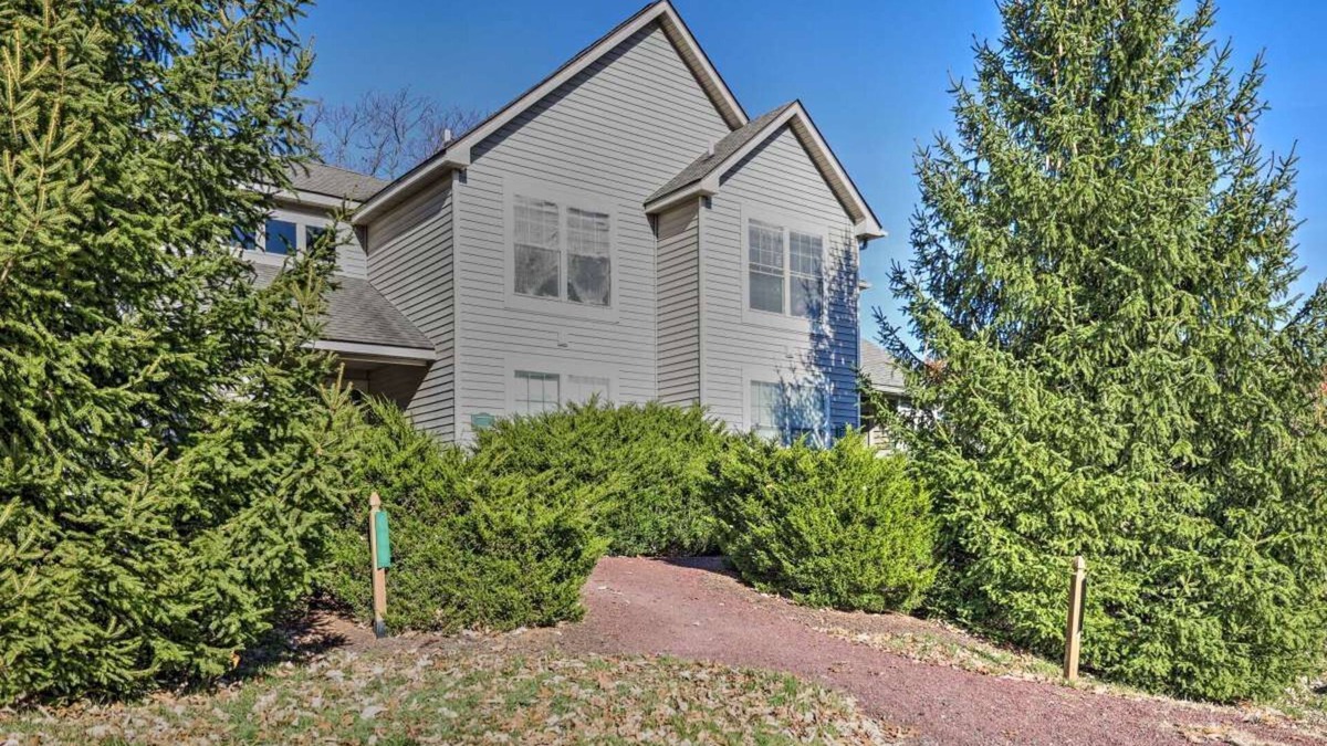 Tannersville Cabin | Camelback Mtn Cabin w/ views near slopes