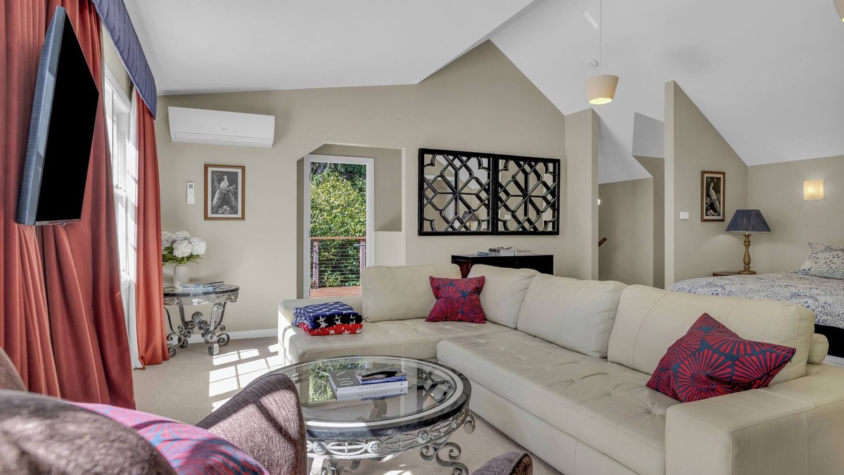 Mount Wilson Cabin | Camellia Lodge | Mt Wilson | 24 acres of Established Heritage Botanical Garden