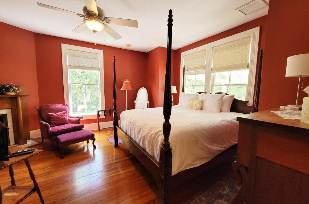 Gainesville Bed & Breakfast | Camellia Rose Inn- Luxury King Room Briar Rose