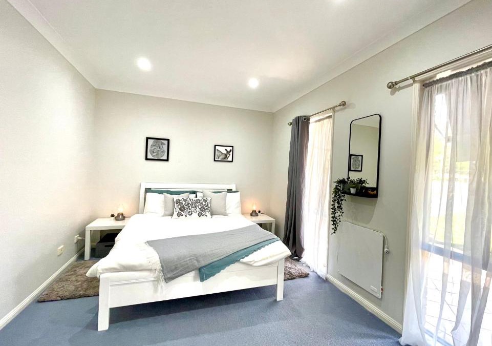 Jimboomba House | Camelot - Homestay - Double Room, private bathroom and private kitchenette on ground floor of our home