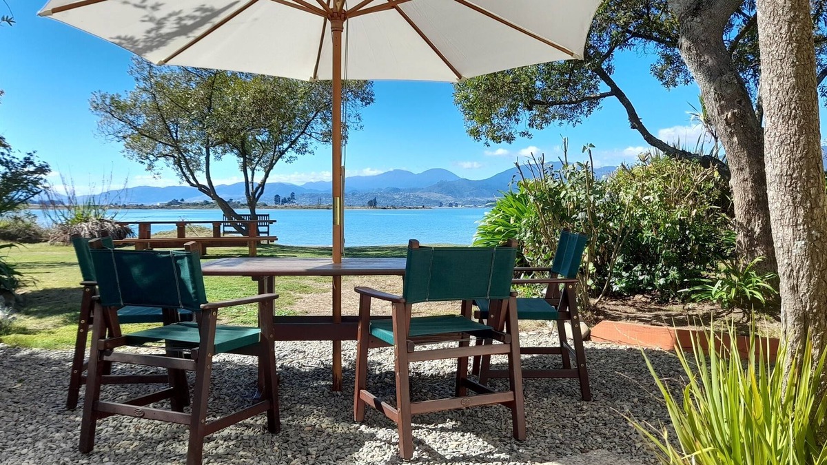 Richmond House | Camelot Island Retreat - Absolute Waterfront Getaway