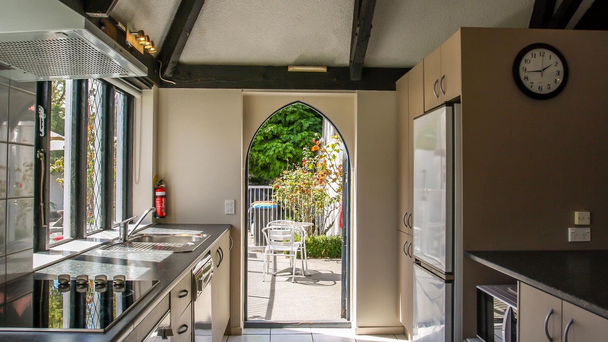 Merivale Hotel | Camelot Motor Lodge