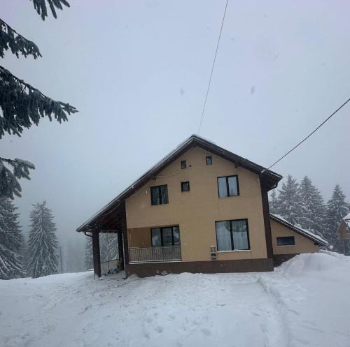 Vartop House | Camere de Inchiriat Alina