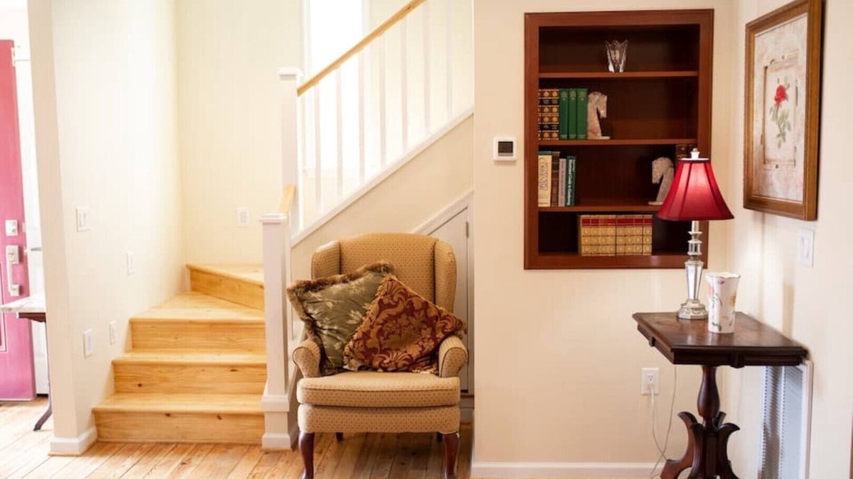 Winchester House | Cameron Charmer pristine downtown apt with double master suites