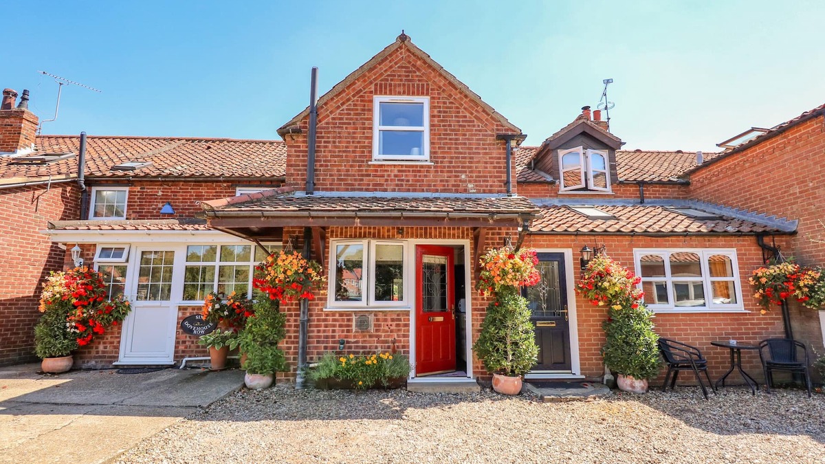 Swaffham Cottage | CAMERON'S COTTAGE, pet friendly, with open fire in Swaffham