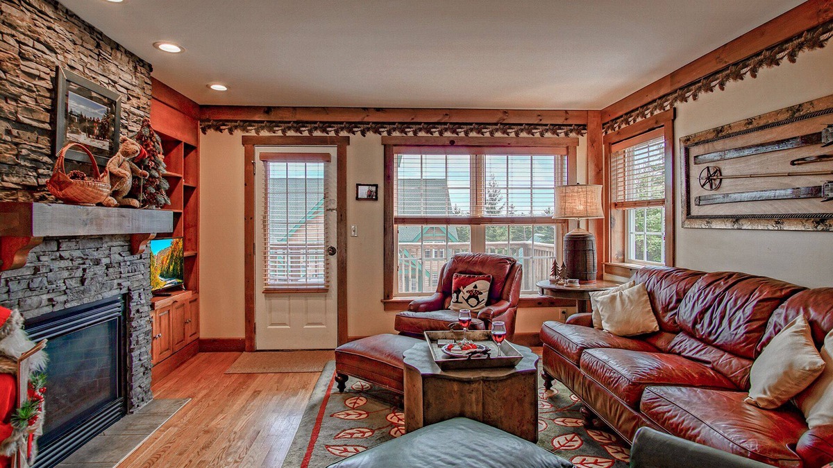 Snowshoe House | Camp 4 # 11: 3 Bedrooms + Bonus Sleeping Den, 3.5 Baths: Slope Side