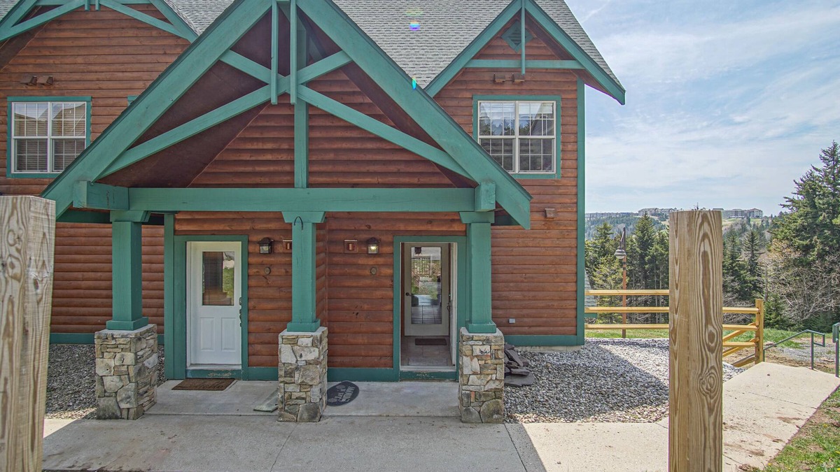 Snowshoe House | Camp 4 #21: 2 Bedrooms, 2.5 Baths: Slope Side, Gas Fireplace