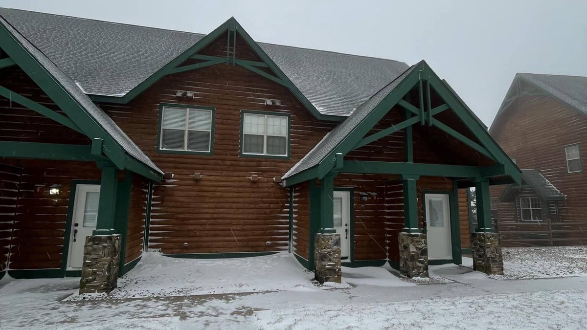 Snowshoe House | Camp 4 #7: 2 Bedrooms, 2.5 Baths: Slope Side, Gas Fireplace.