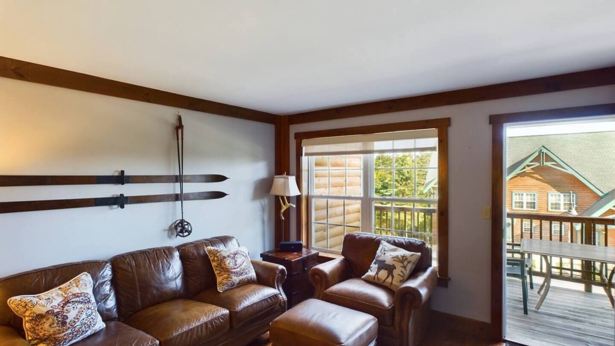 Snowshoe House | Camp 4 Ski-in-Ski-out Townhome with Ski Shuttle