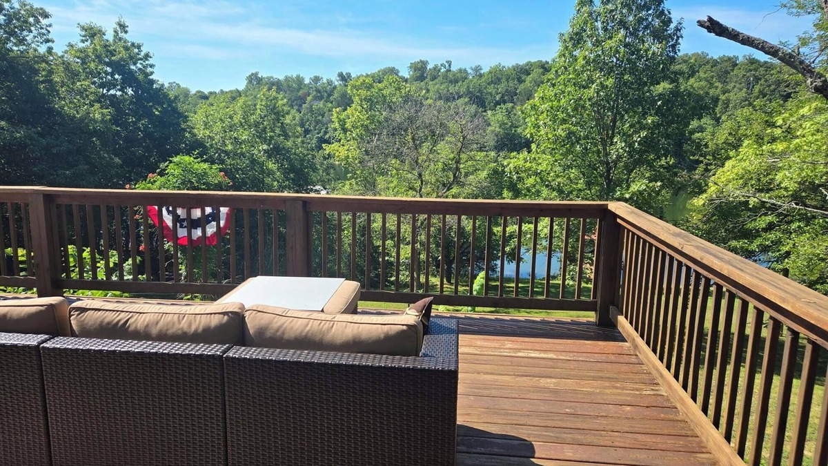 Shell Knob House | Camp Bob Table Rock Lake House -3 waterfront lots, easy walk down, close to town
