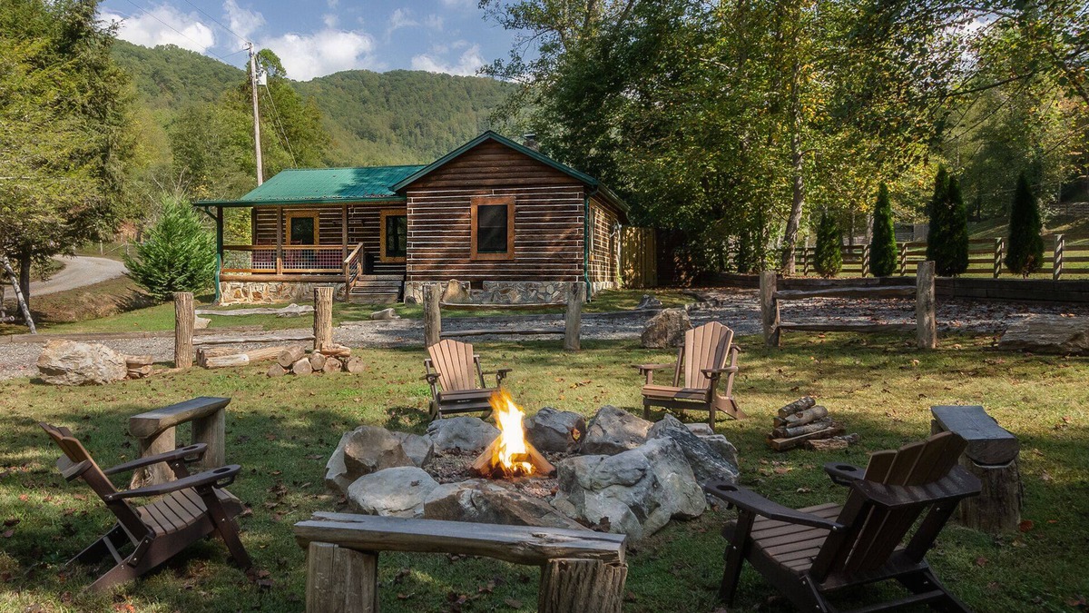 Cherokee Cabin | Camp Brannum is Your Smoky Mountain base camp less than 5 minutes from the National Park entrance