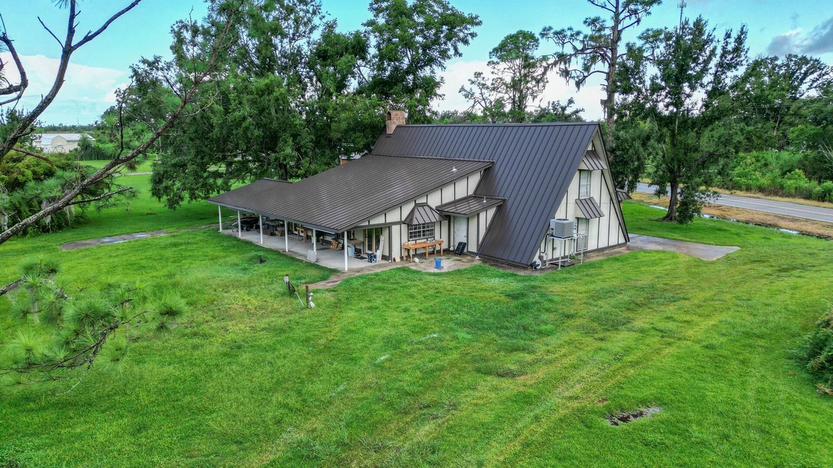 Theriot House | Camp Dularge DeLight Sleeps 8 Dulac & Houma by Falgout Marina