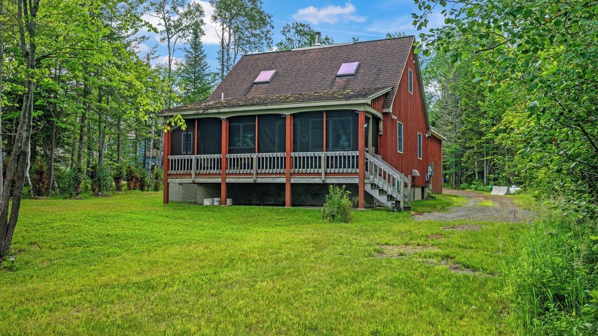 Rangeley Plantation House | Camp Firefly - Adorable Cottage on Mooselookmeguntic Lake with sandy walk in