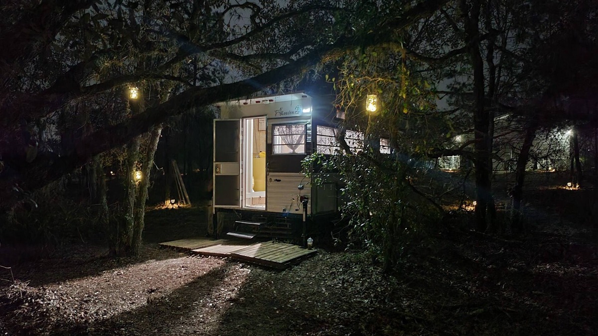Citrus Springs Cabin | Camp in our Vintage 70's Tiny Camper with Central A/C and Heat