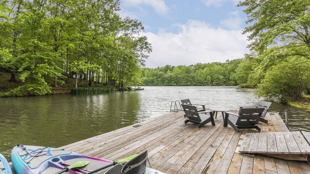 Clifftops House | Camp McGu: Lakefront, Boats Included, 3 Fireplaces + Firepit, Gorgeous Setting