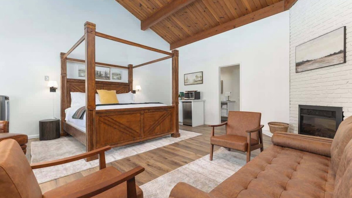 Camp Nelson Hotel | Camp Nelson Lodge Room 10