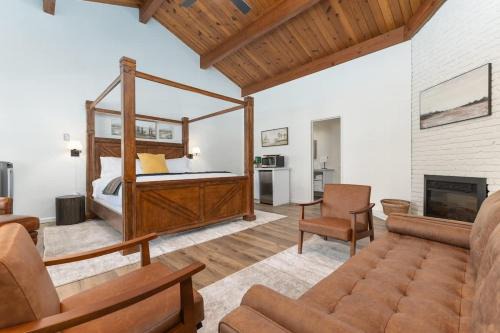 Springville House | Camp Nelson Lodge Room 10
