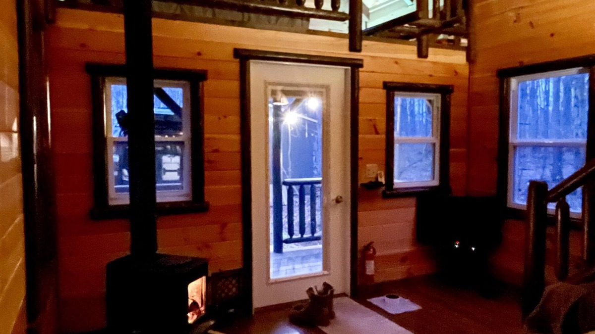 Burton Cabin | Camp Newbury: 100% off grid. 2 log cabins, pavilion, trails and shooting range.