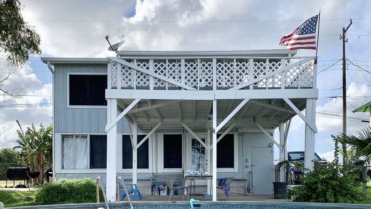 Palacios House | Camp Paw Paw: Relaxing, Sunning,,Heated Pool, Kayaking :Winter Texans Welcome