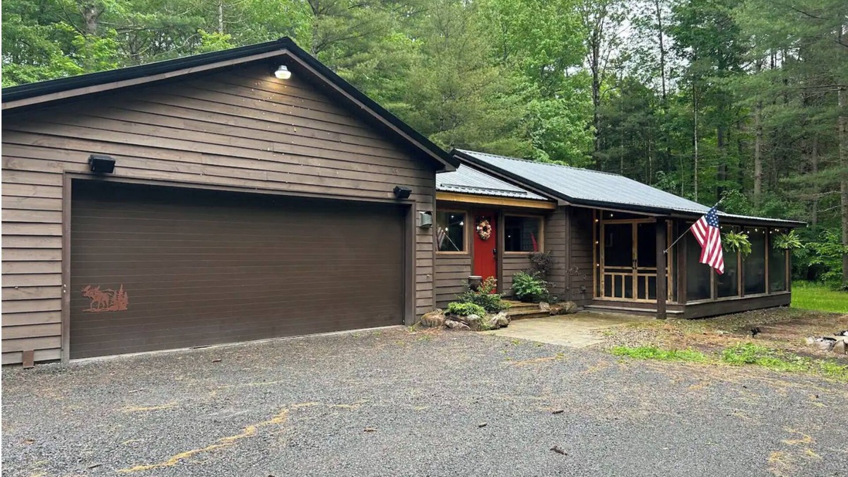 Brantingham House | Camp Pinecone in Brantingham
