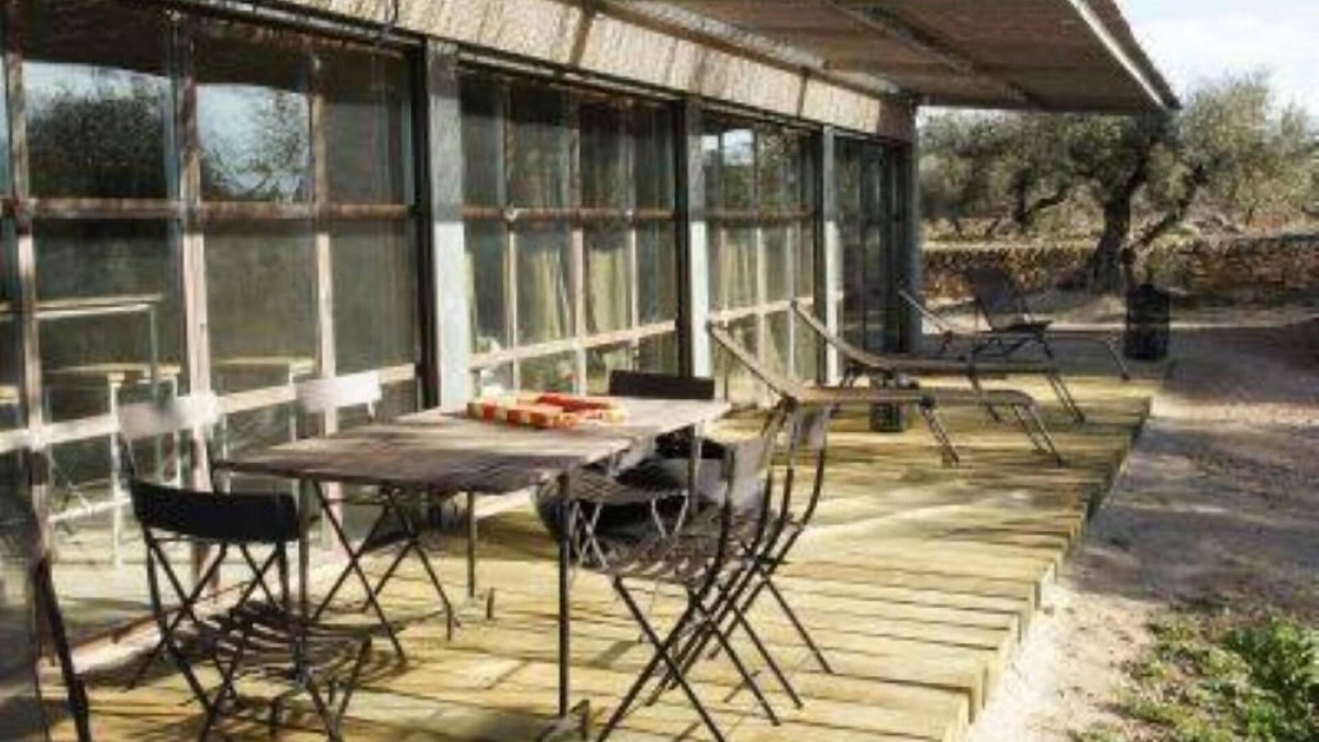 Tortosa House | Camp Redo: Contemporary Finca surrounded by olive trees