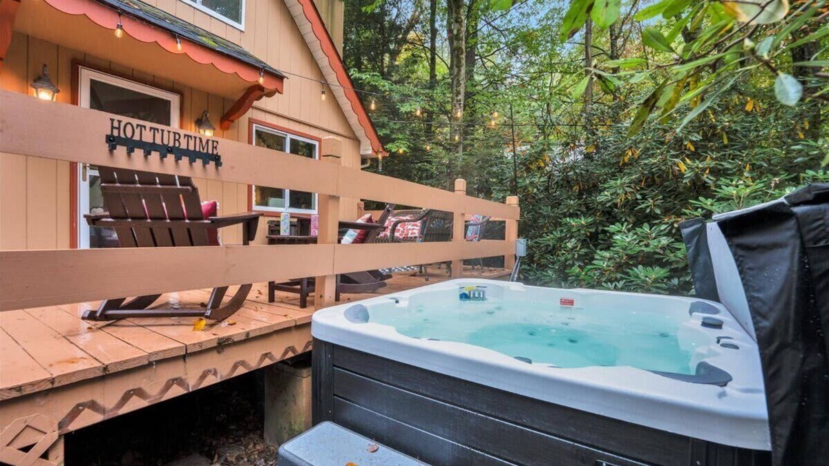 Pocono Pines Cabin | Camp Rock in the Poconos | Hot Tub & Firepit