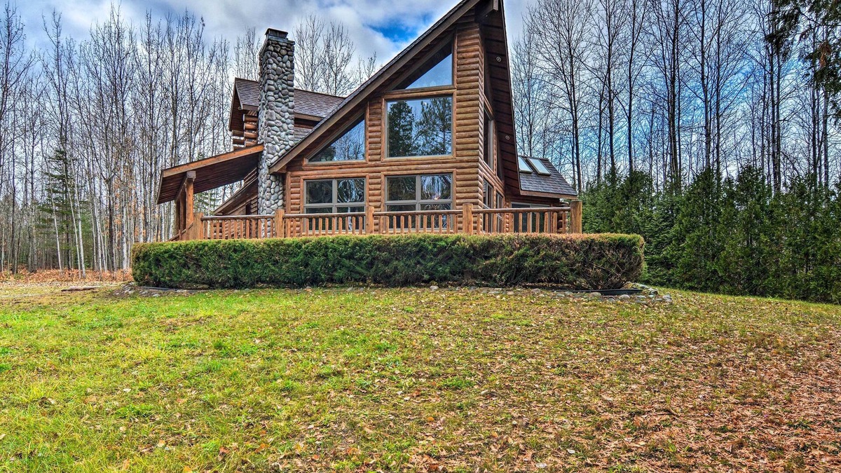 Millersburg Cabin | 'Camp Tony' w/Trail Access: Walk to Lake Huron!