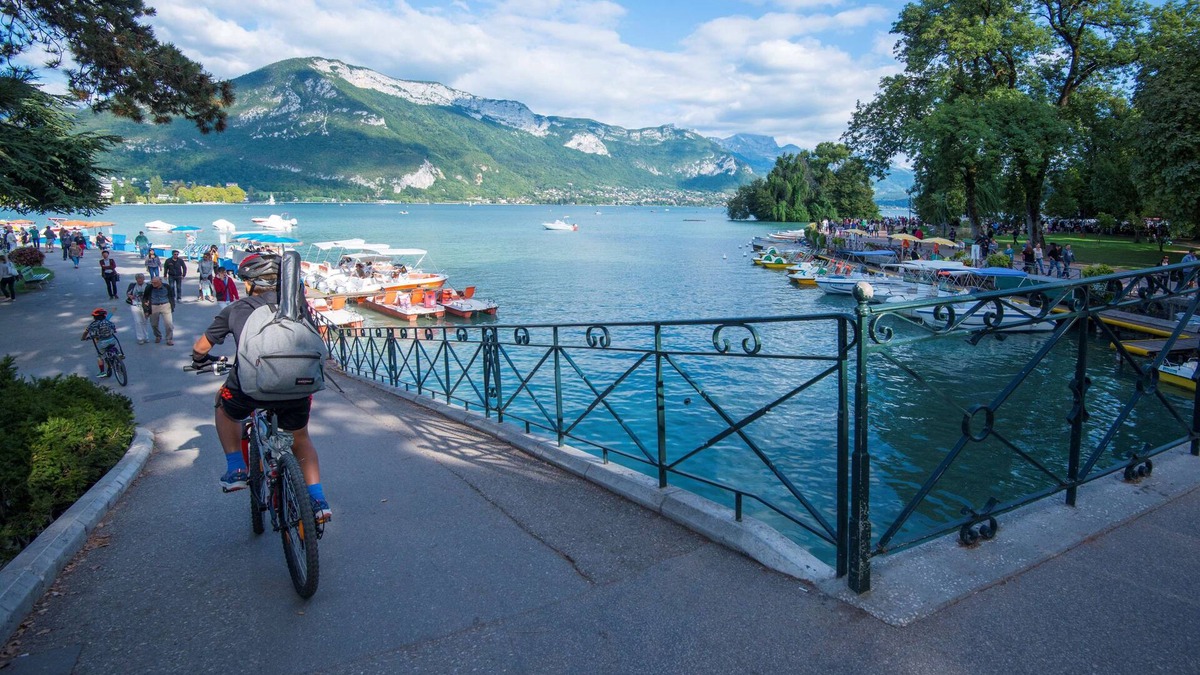 Cran-Gevrier Hotel | Campanile Annecy Cran Gevrier