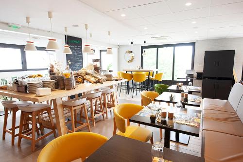 Clermont-Ferrand Hotel | Campanile Clermont Ferrand - Le Brezet