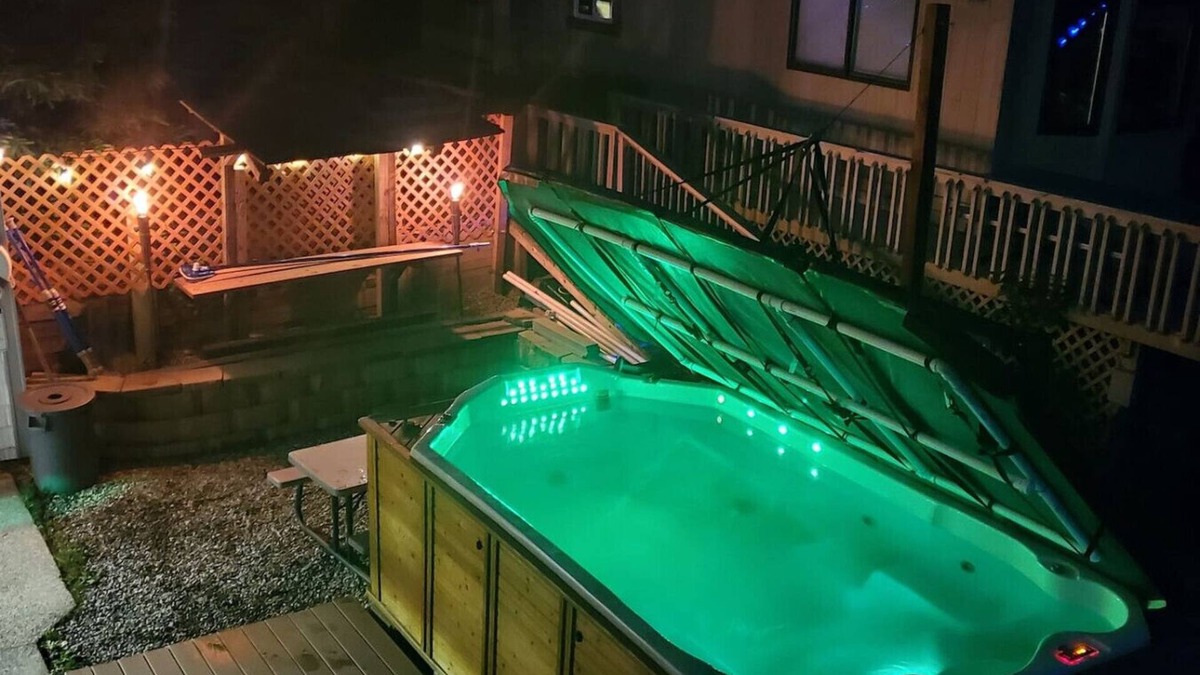 Alto House | Campau all 4 levels · Lakefront, 2 Kings, 2hot tub swim pool spa, tiki