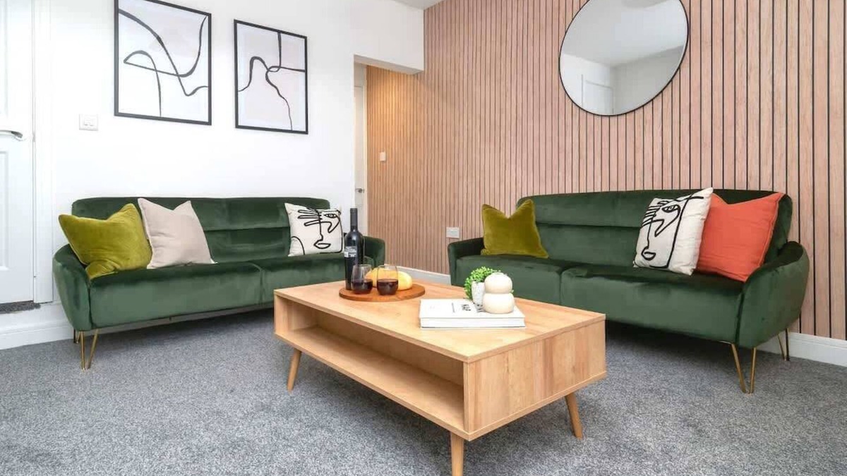 Stoke-on-Trent House | Campbell House Summar