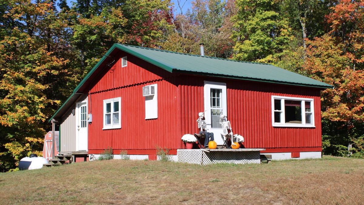 McMillan Cabin | Campbell James Cabin & Bunkhouse on the Snowmobile & ATV Trails