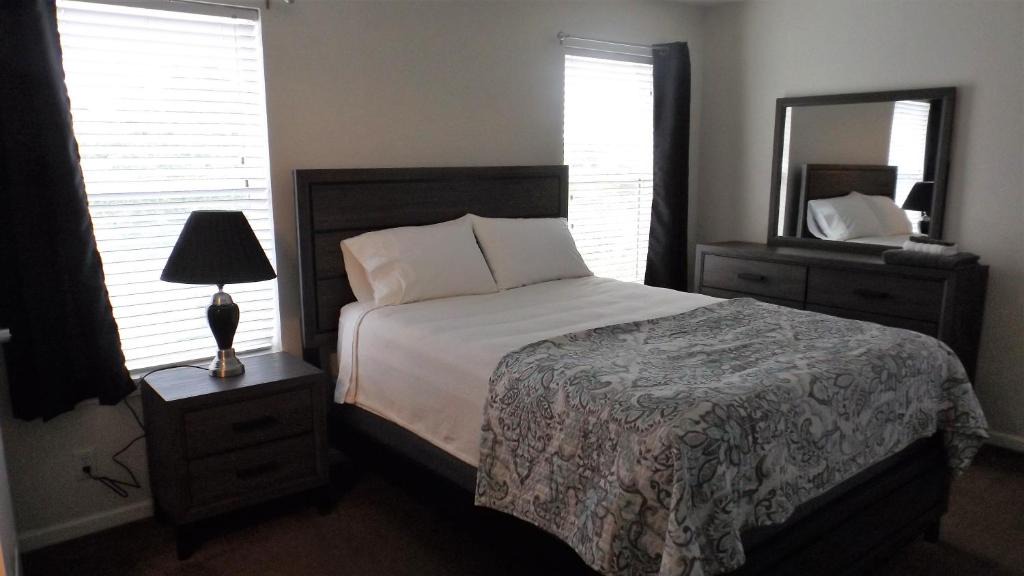 Gull Lake Apartment | Campbell's Accommodations