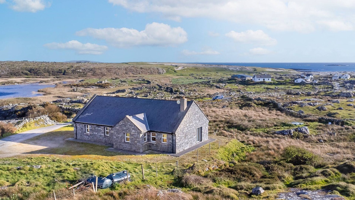 Roundstone Cottage | Campbell's Cottage - Picturesque and Peaceful