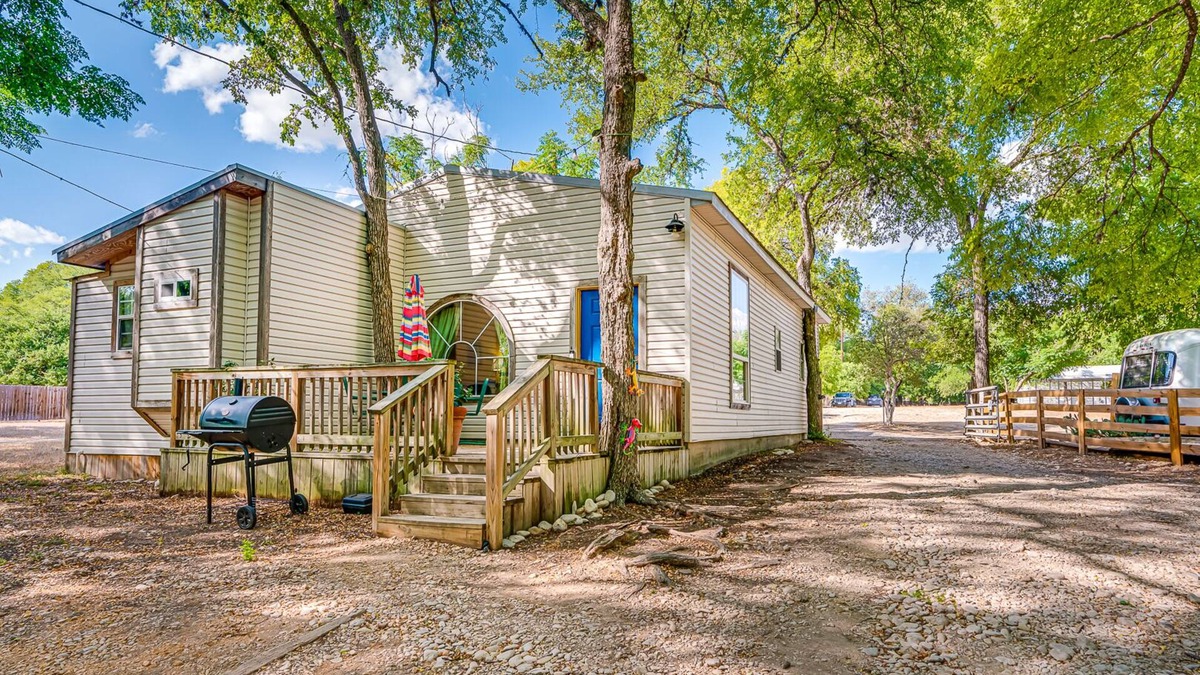 New Braunfels House | Camper Cowboy Pool–Close to River&Trails w/Kayak