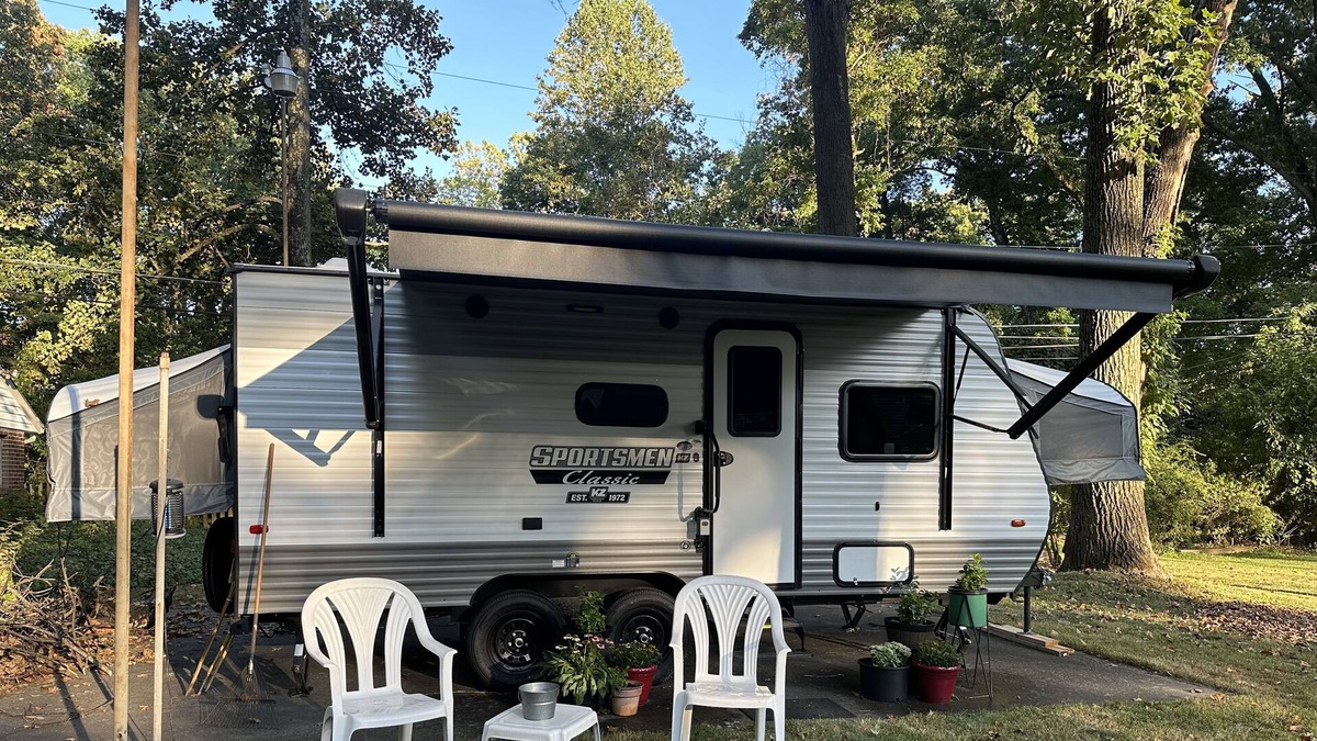 Randallstown House | Camper/RV with Fire pit, Games, Grill, Basketball
