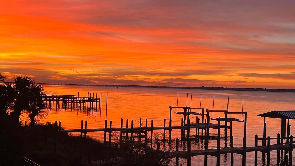 Ochlockonee Bay House | Camper with bunk beds on Ochlockonee Bay! Pet friendly