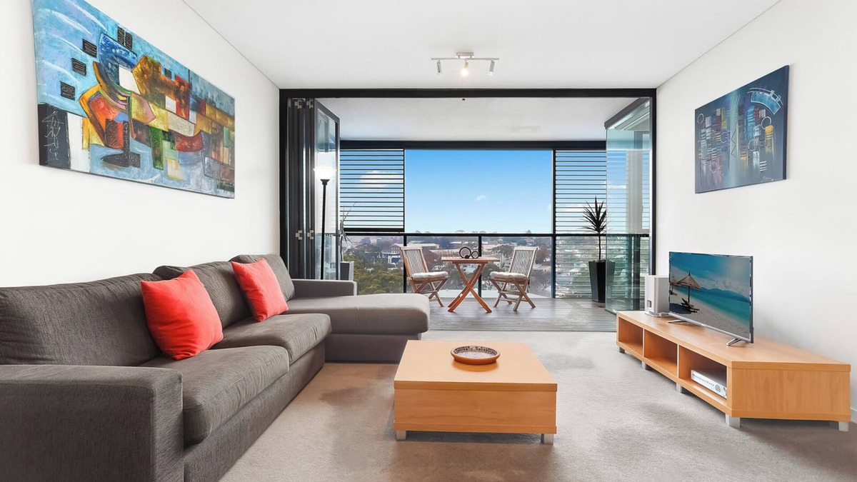 Camperdown Apartment | Camperdown 1 bdrm with car park, gym & pool