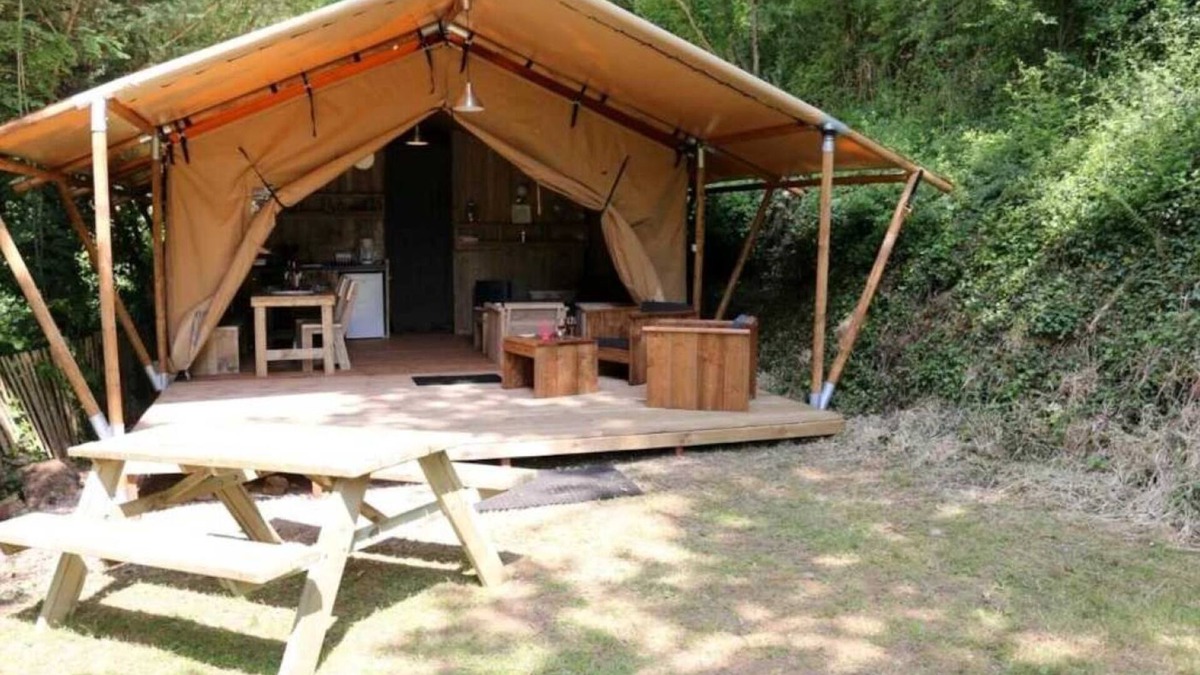 Saint-Constant-Fournoules House | Camping 3 étoiles - Piscine - eec0ce