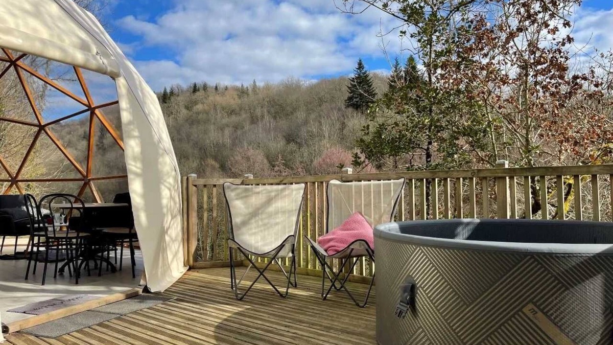 Saint-Constant-Fournoules House | Camping 3 étoiles - Piscine - ccafg0d